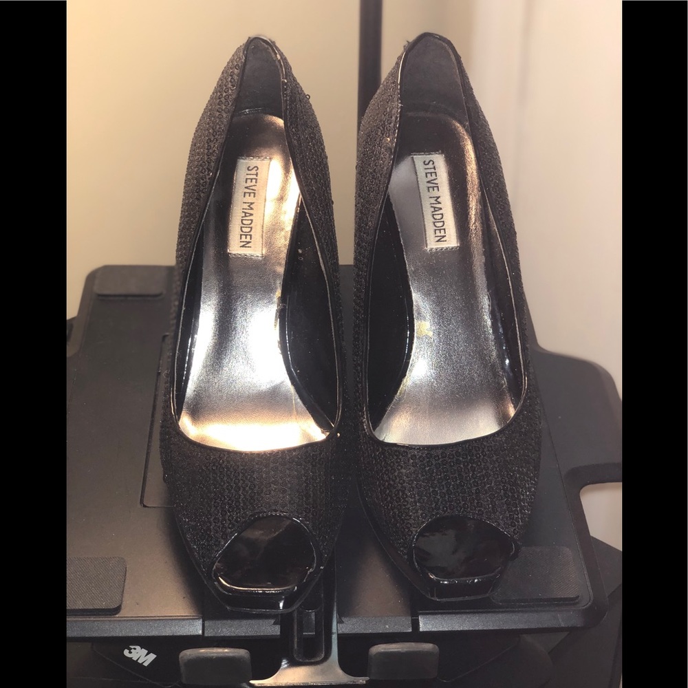 Peep toe Sequin Pump